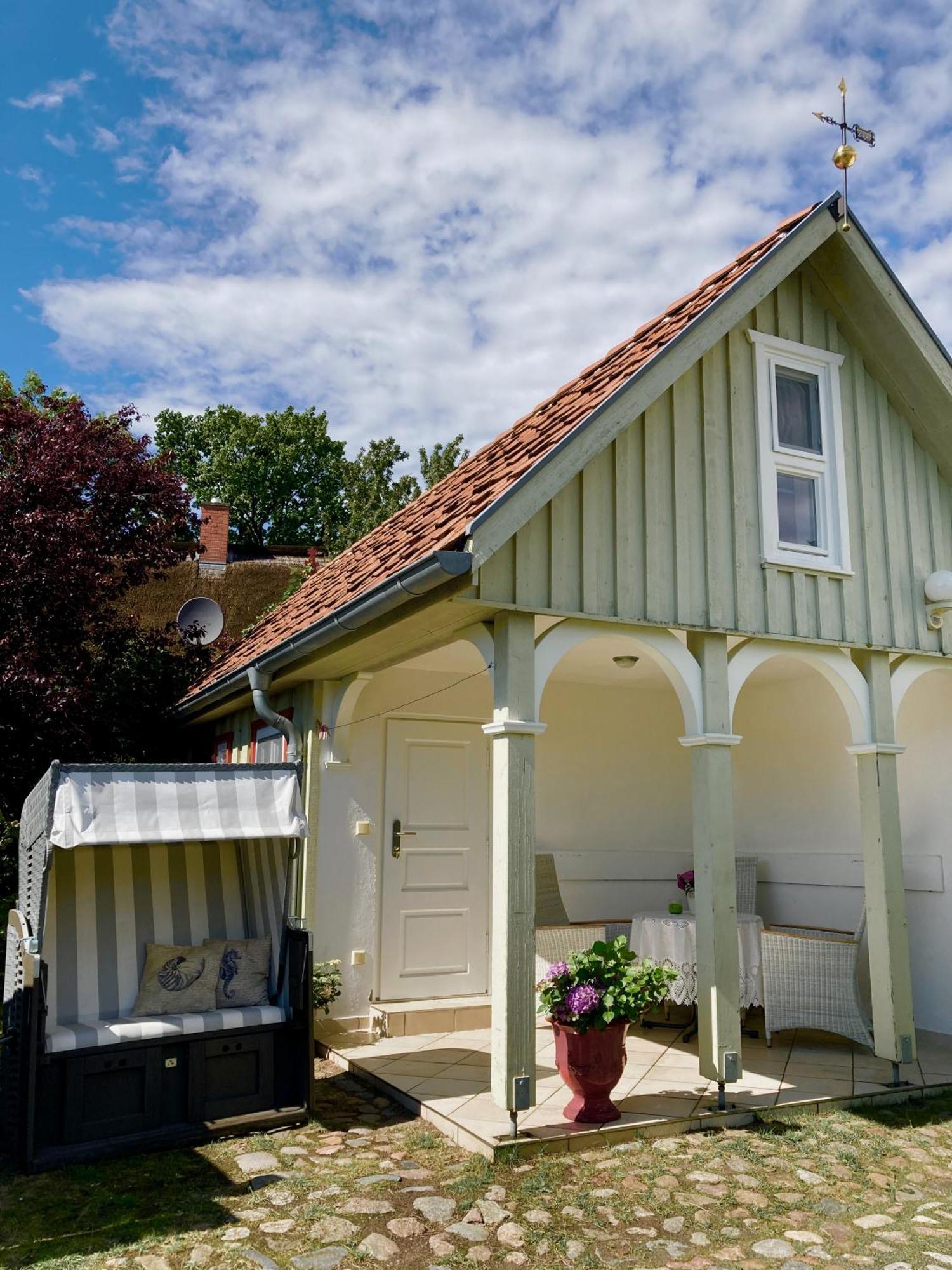 Kleines Haus Am Hafen - Ruhig Und Gruen Am Ortsrand Vila Prerow Exterior foto